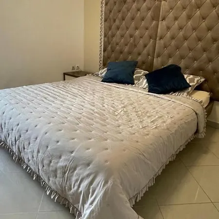 Romani By Guide Pula