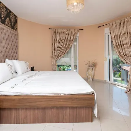Villa Romani By Guide